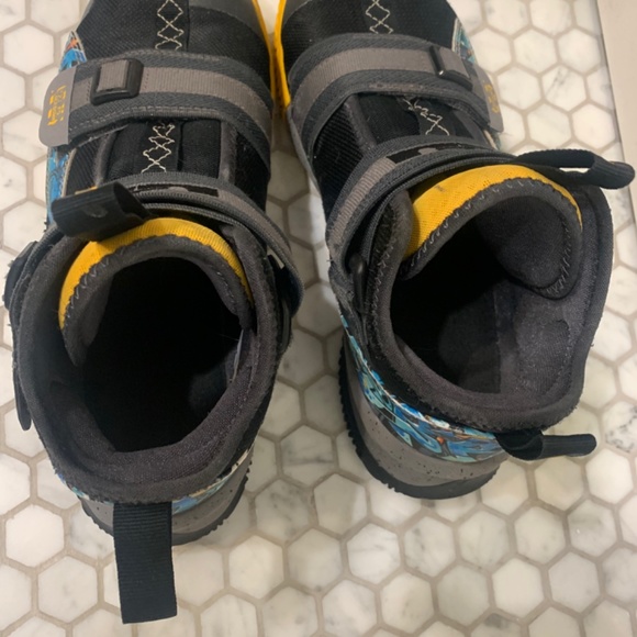 Nike Lebron Soldier XIII Graffiti - Picture 4 of 5